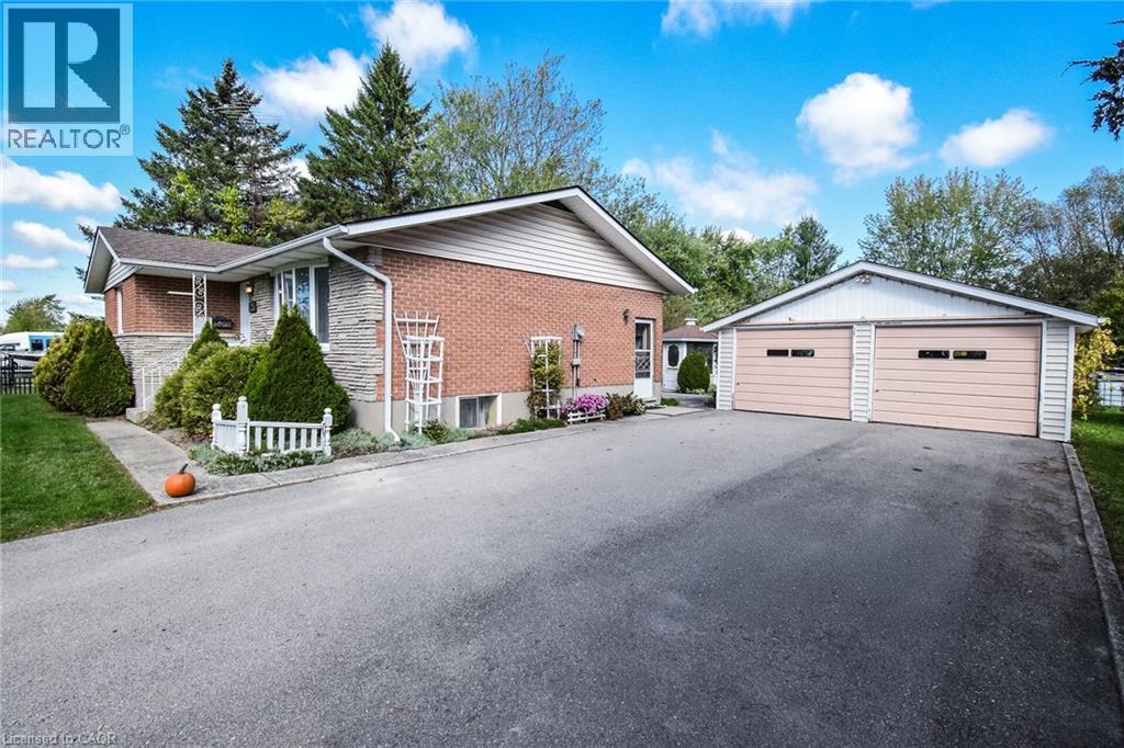 












725 CROSS Street W

,
Dunnville,




Ontario
N1A1N6

