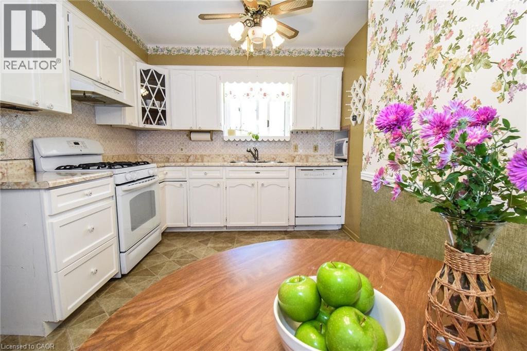 












725 CROSS Street W

,
Dunnville,




Ontario
N1A1N6

