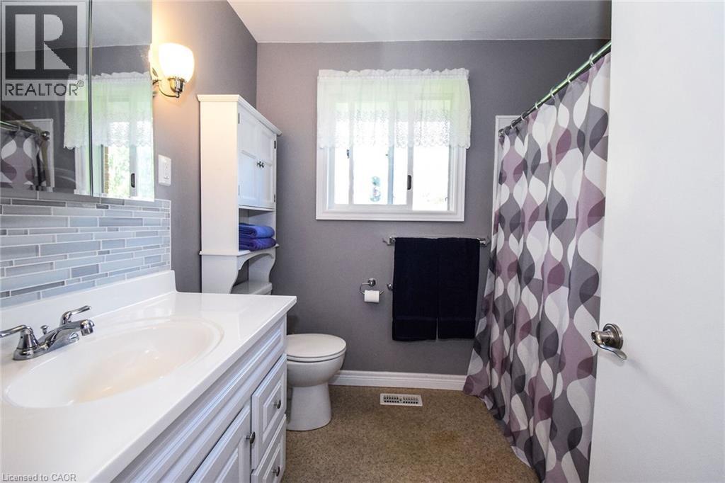 












725 CROSS Street W

,
Dunnville,




Ontario
N1A1N6

