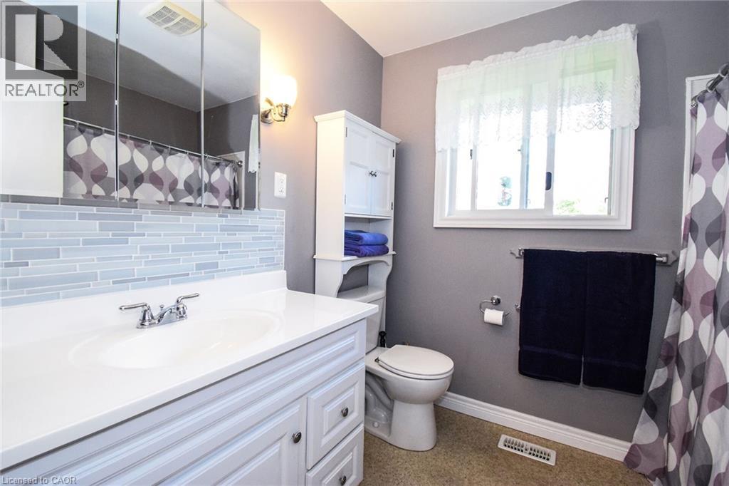 












725 CROSS Street W

,
Dunnville,




Ontario
N1A1N6

