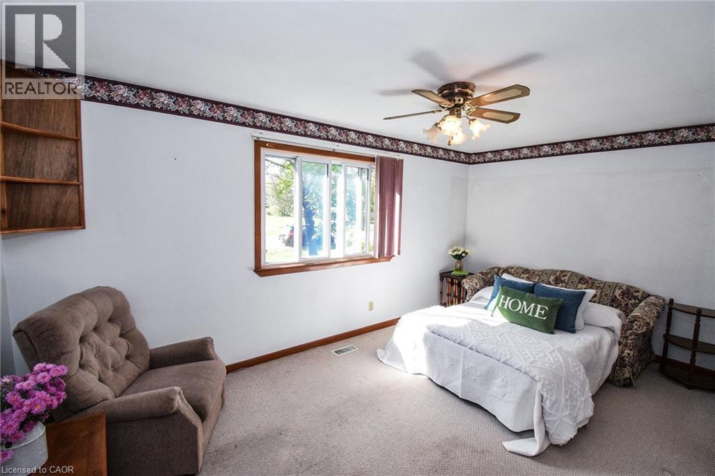 












725 CROSS Street W

,
Dunnville,




Ontario
N1A1N6

