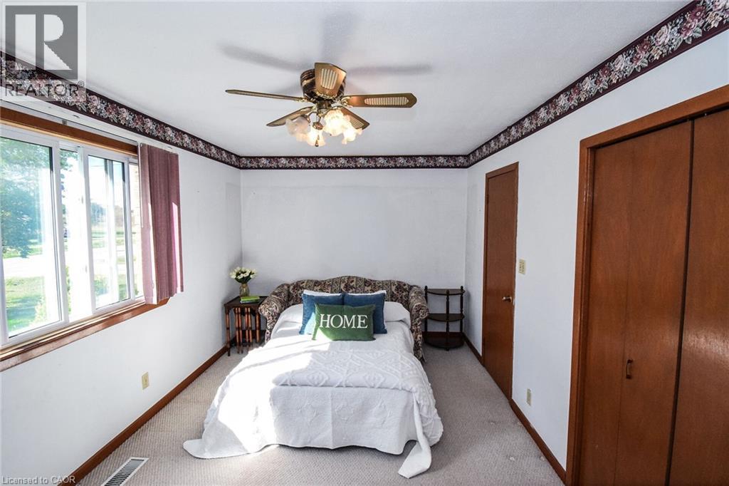 












725 CROSS Street W

,
Dunnville,




Ontario
N1A1N6

