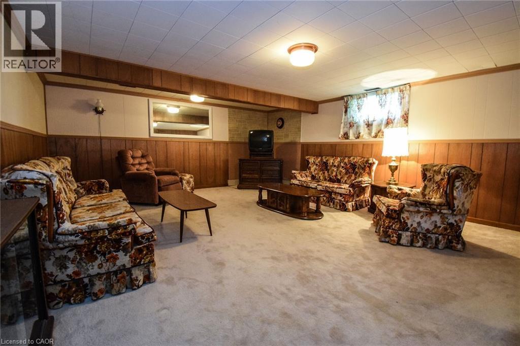 












725 CROSS Street W

,
Dunnville,




Ontario
N1A1N6

