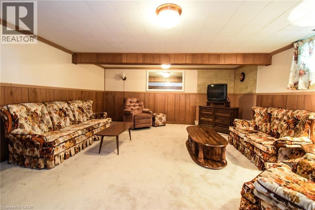 












725 CROSS Street W

,
Dunnville,




Ontario
N1A1N6

