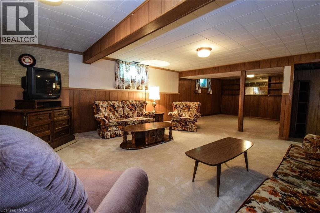 












725 CROSS Street W

,
Dunnville,




Ontario
N1A1N6

