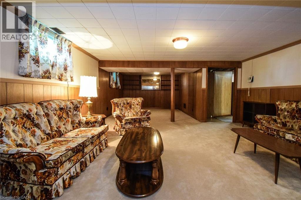 












725 CROSS Street W

,
Dunnville,




Ontario
N1A1N6

