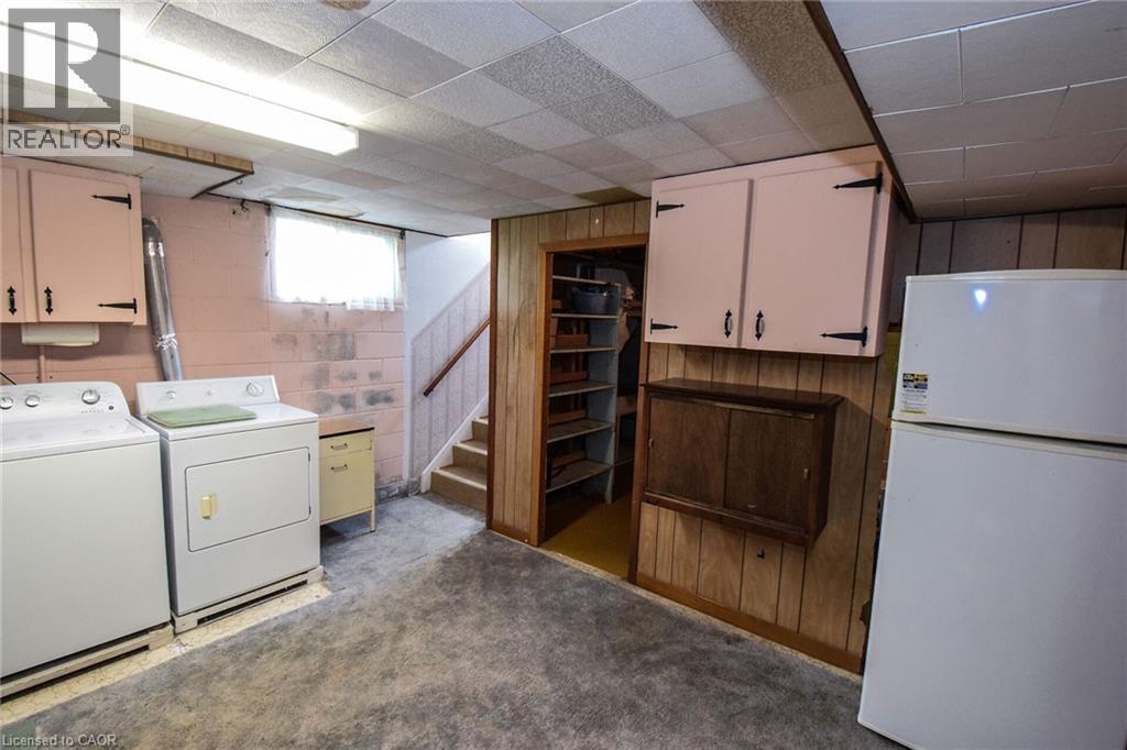 












725 CROSS Street W

,
Dunnville,




Ontario
N1A1N6

