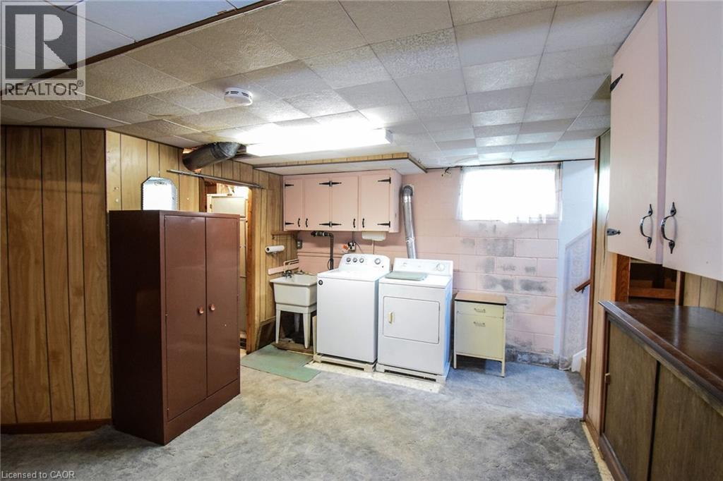 












725 CROSS Street W

,
Dunnville,




Ontario
N1A1N6

