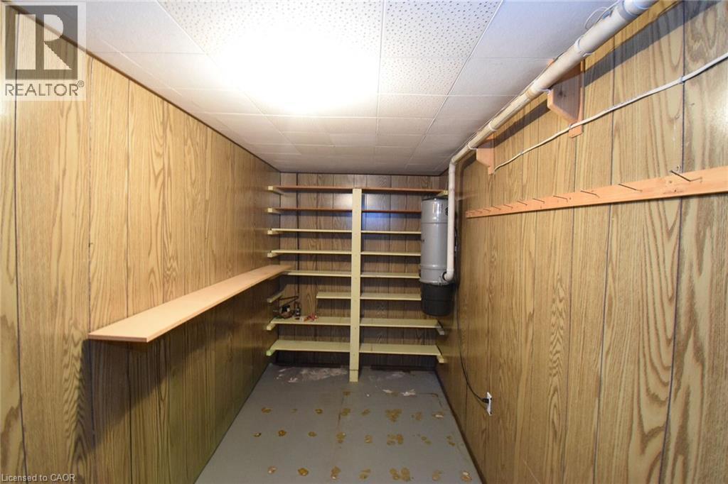 












725 CROSS Street W

,
Dunnville,




Ontario
N1A1N6

