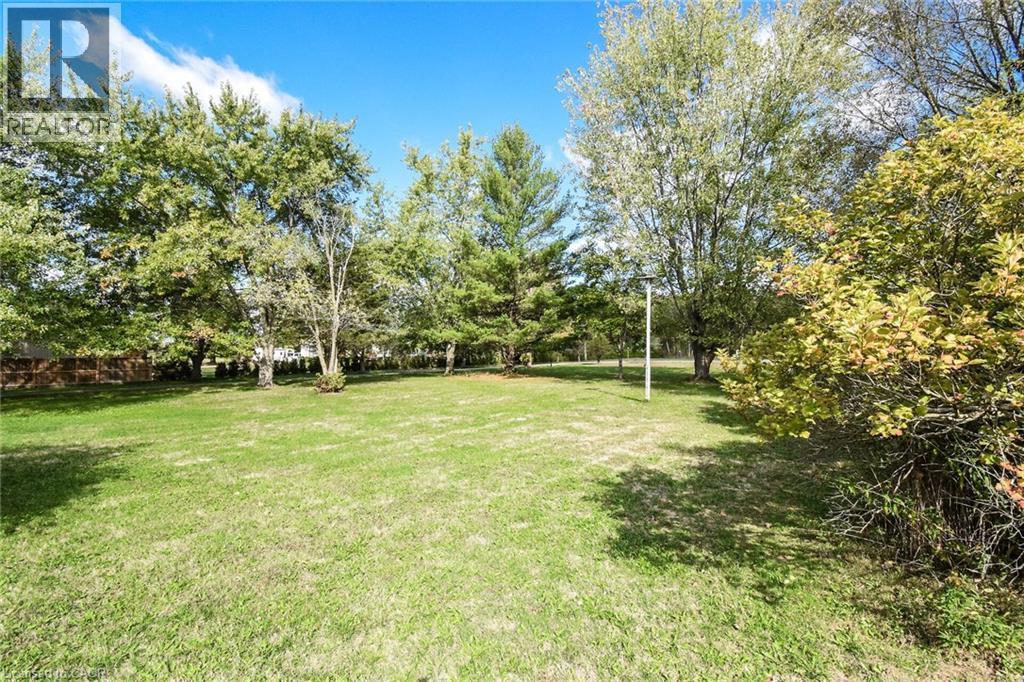 












725 CROSS Street W

,
Dunnville,




Ontario
N1A1N6

