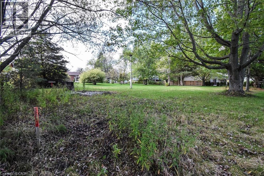 












725 CROSS Street W

,
Dunnville,




Ontario
N1A1N6

