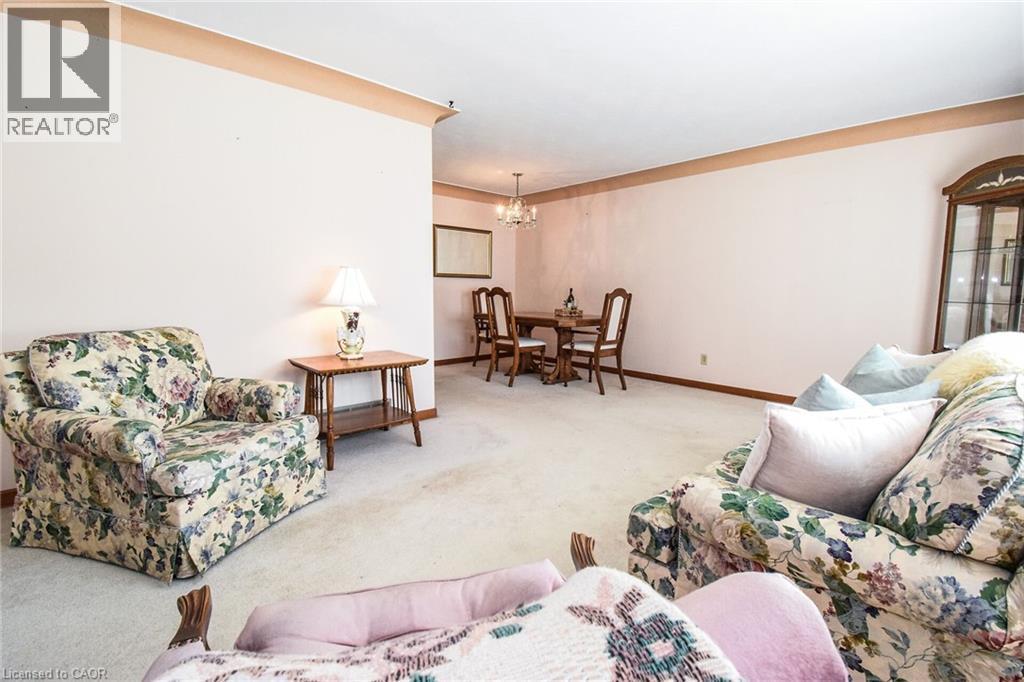 












725 CROSS Street W

,
Dunnville,




Ontario
N1A1N6

