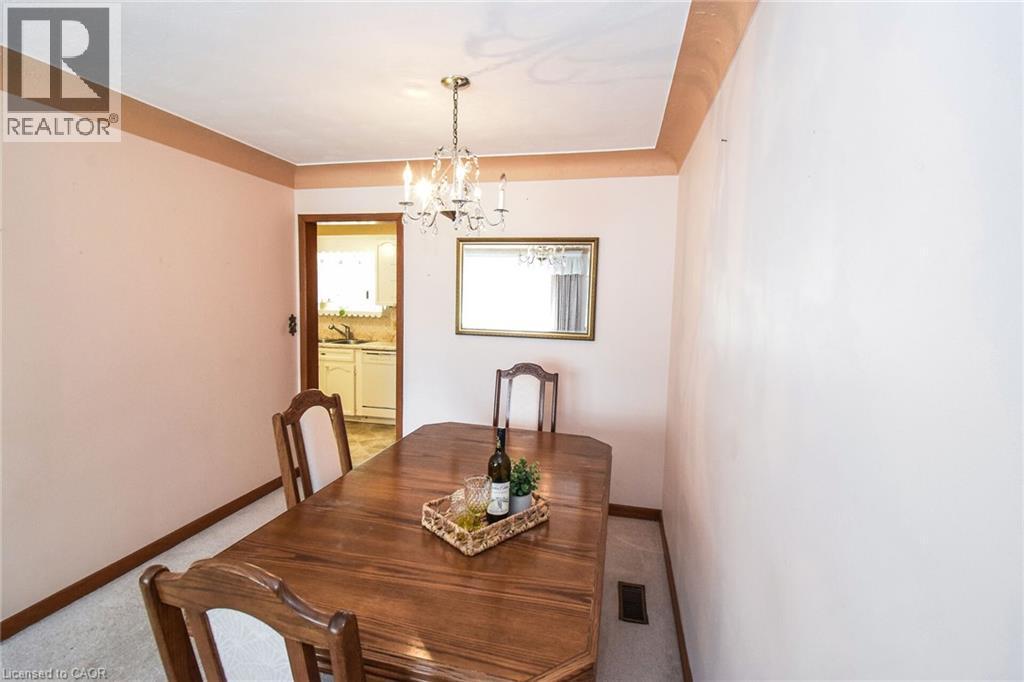 












725 CROSS Street W

,
Dunnville,




Ontario
N1A1N6

