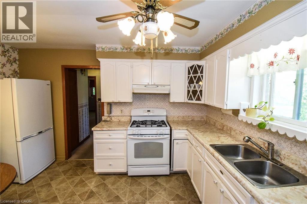 












725 CROSS Street W

,
Dunnville,




Ontario
N1A1N6

