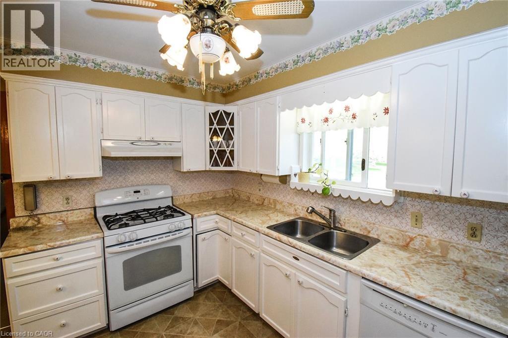 












725 CROSS Street W

,
Dunnville,




Ontario
N1A1N6

