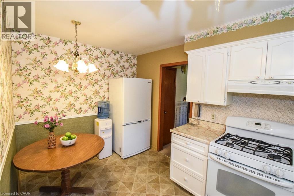 












725 CROSS Street W

,
Dunnville,




Ontario
N1A1N6

