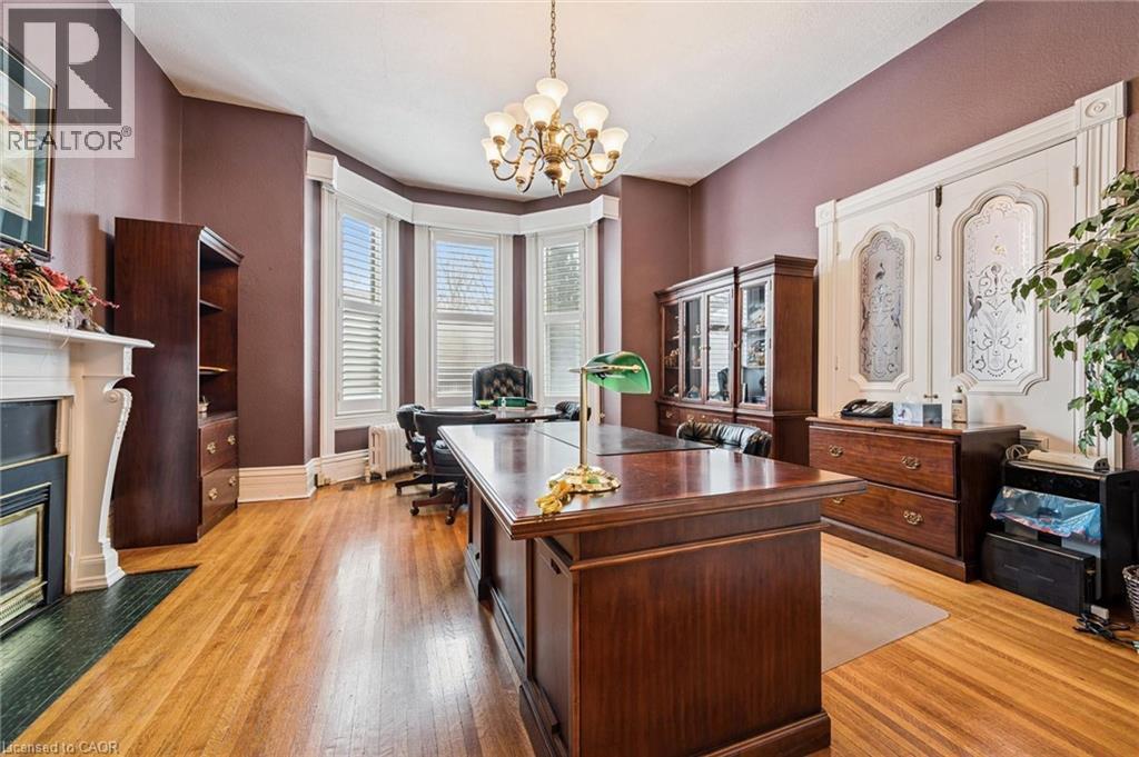 












143 NORFOLK Street

,
Guelph,




Ontario
N1H4J7

