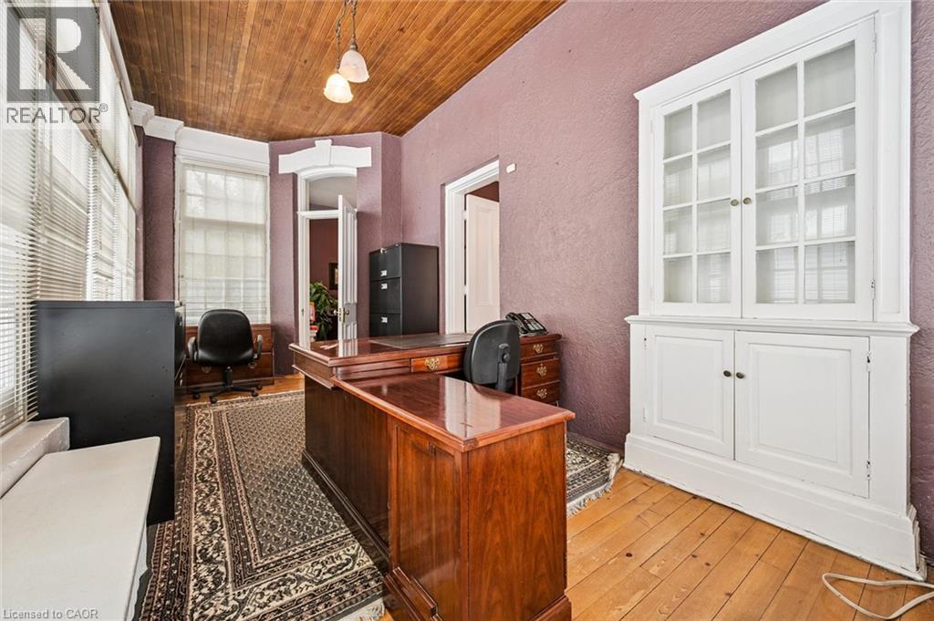 












143 NORFOLK Street

,
Guelph,




Ontario
N1H4J7

