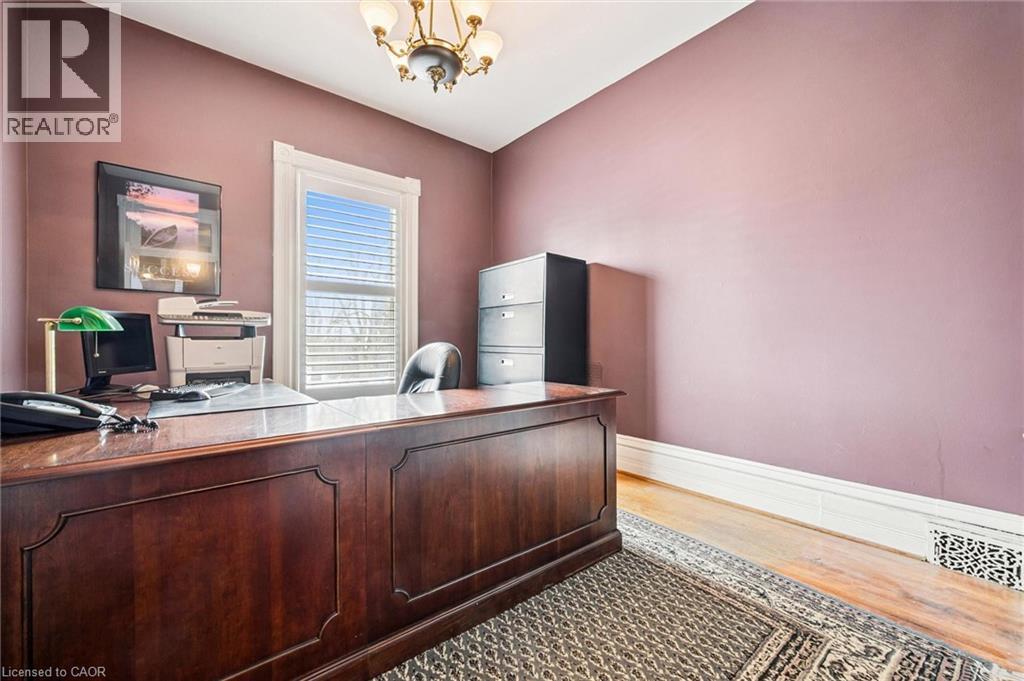 












143 NORFOLK Street

,
Guelph,




Ontario
N1H4J7

