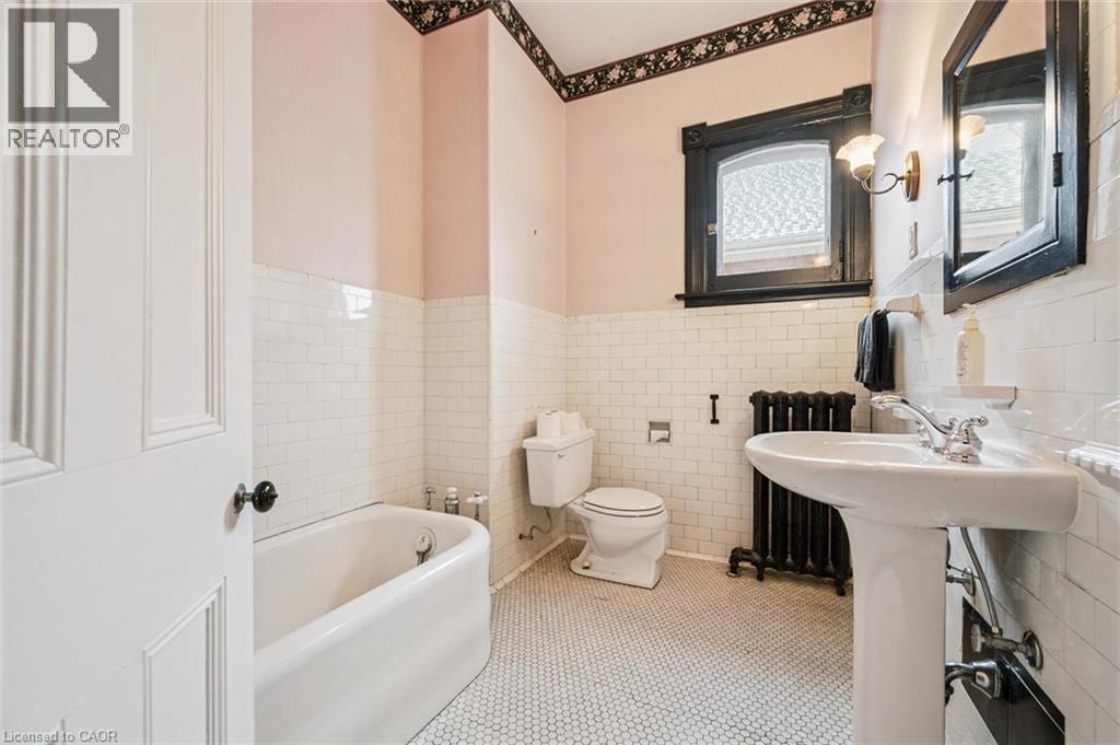 












143 NORFOLK Street

,
Guelph,




Ontario
N1H4J7

