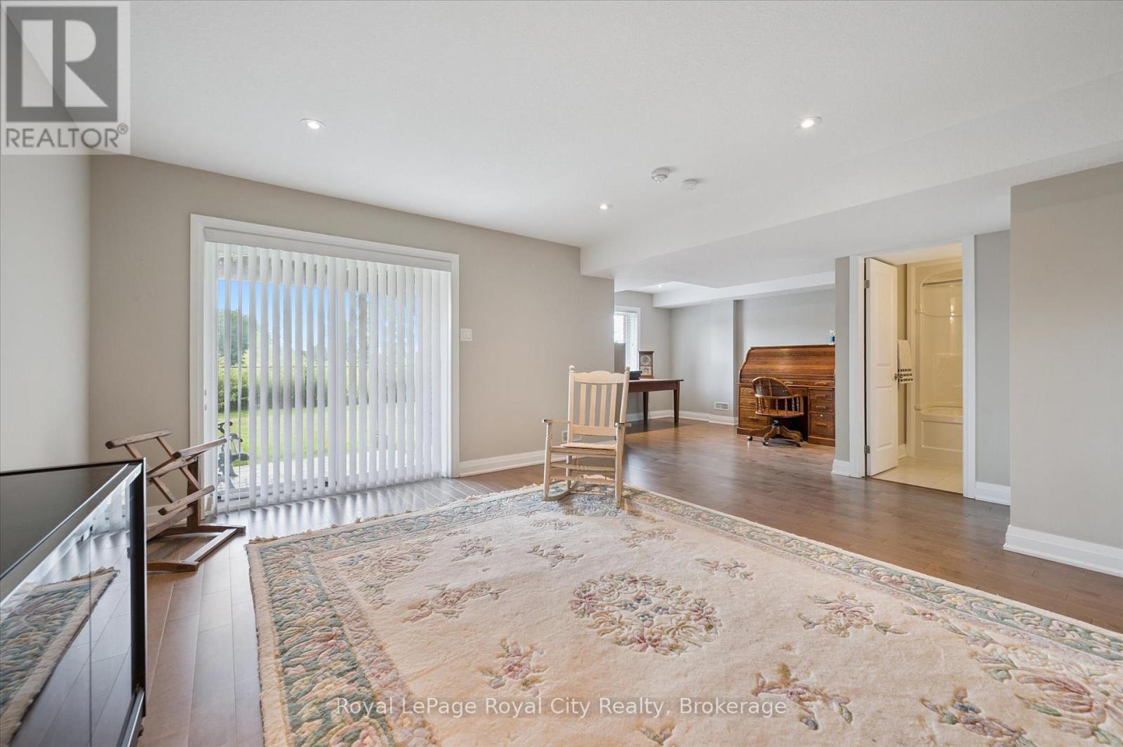 












113 ABERDEEN STREET

,
Centre Wellington (Fergus),




Ontario
N1M0B8

