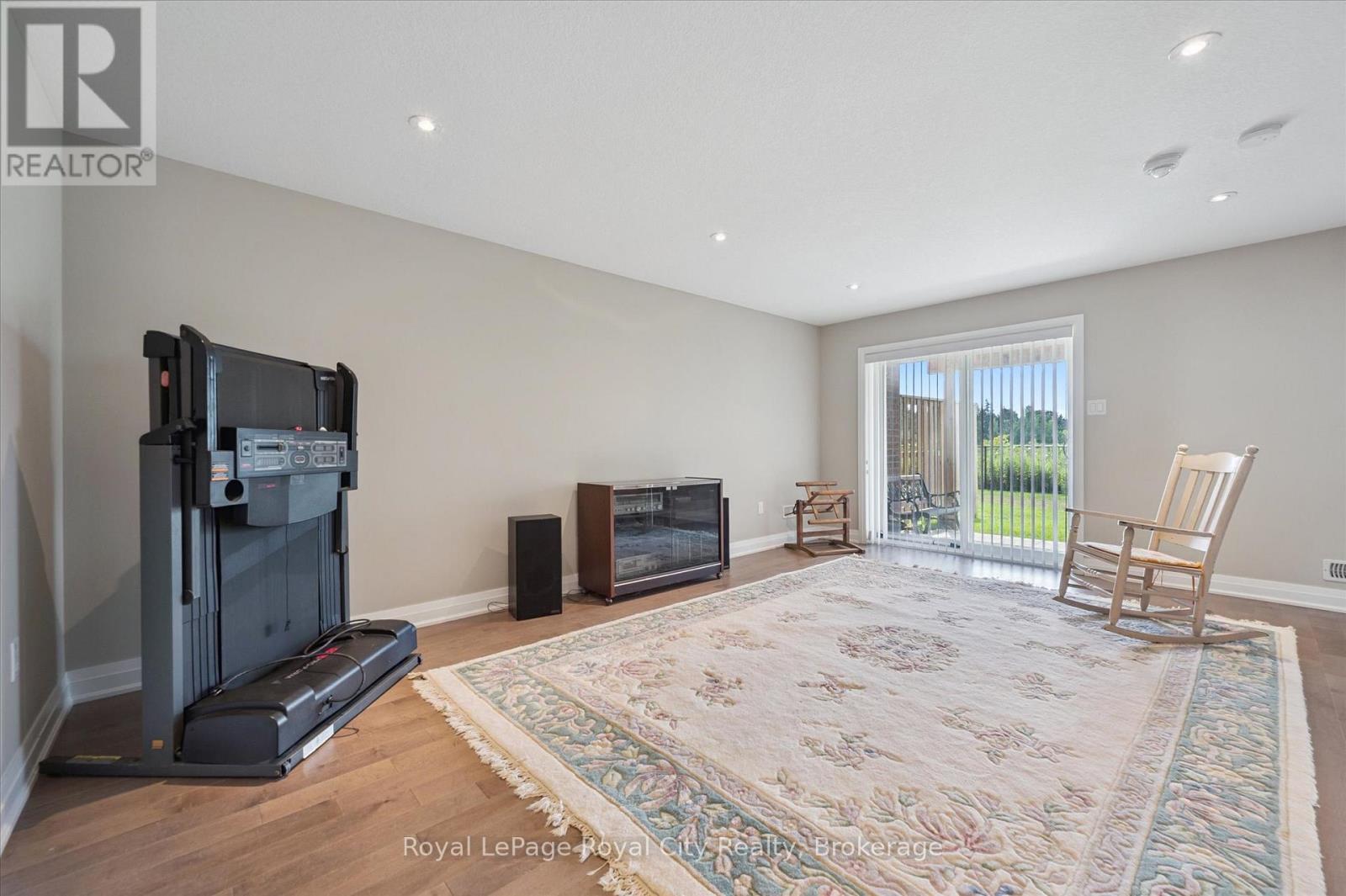 












113 ABERDEEN STREET

,
Centre Wellington (Fergus),




Ontario
N1M0B8

