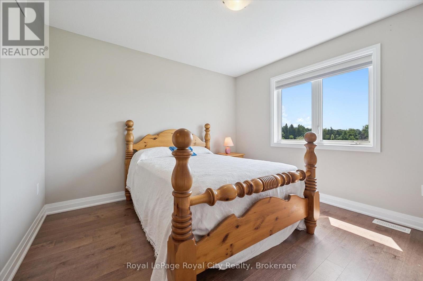 












113 ABERDEEN STREET

,
Centre Wellington (Fergus),




Ontario
N1M0B8

