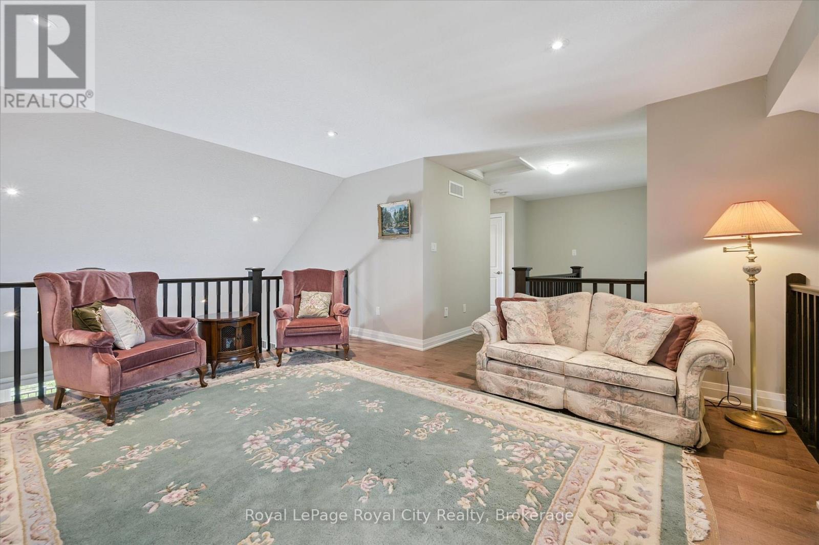 












113 ABERDEEN STREET

,
Centre Wellington (Fergus),




Ontario
N1M0B8

