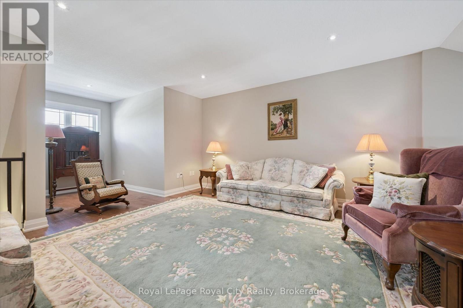 












113 ABERDEEN STREET

,
Centre Wellington (Fergus),




Ontario
N1M0B8

