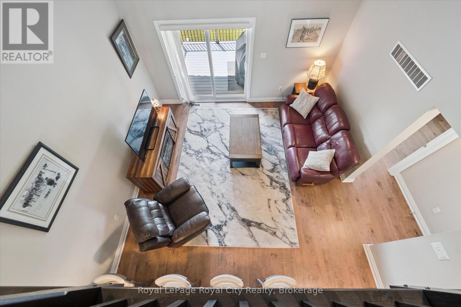 












113 ABERDEEN STREET

,
Centre Wellington (Fergus),




Ontario
N1M0B8

