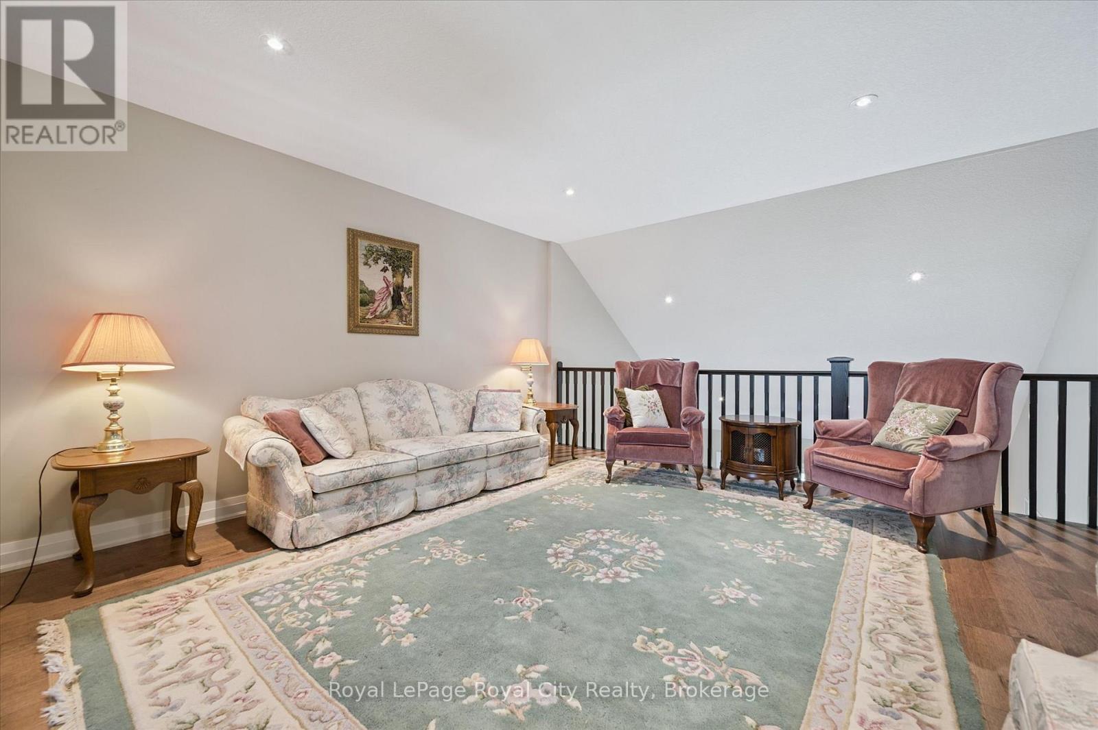 












113 ABERDEEN STREET

,
Centre Wellington (Fergus),




Ontario
N1M0B8

