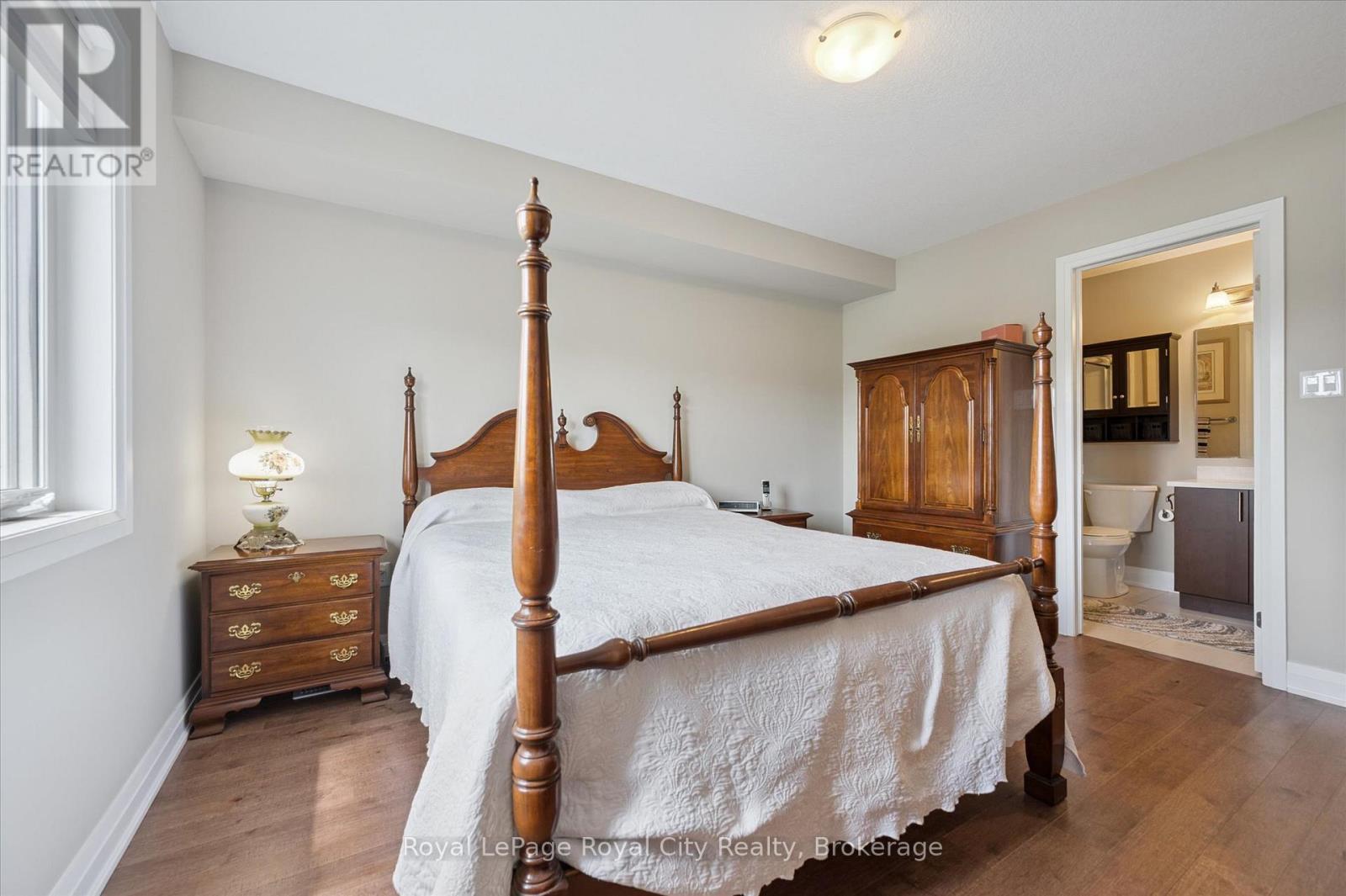 












113 ABERDEEN STREET

,
Centre Wellington (Fergus),




Ontario
N1M0B8

