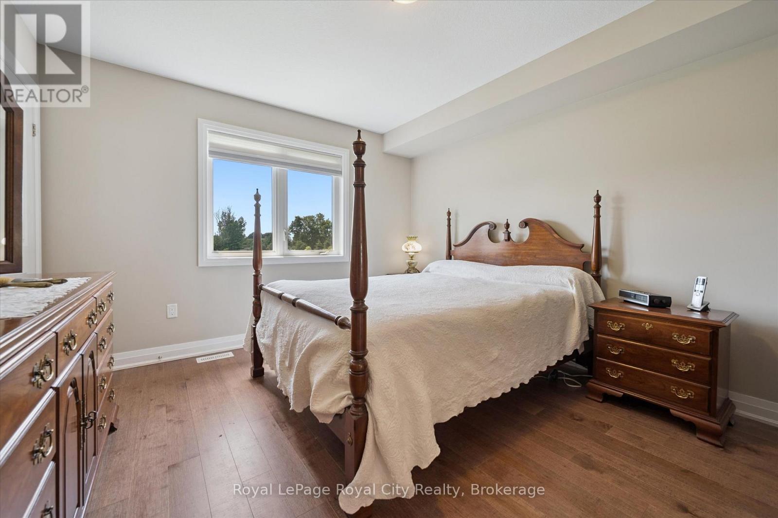 












113 ABERDEEN STREET

,
Centre Wellington (Fergus),




Ontario
N1M0B8

