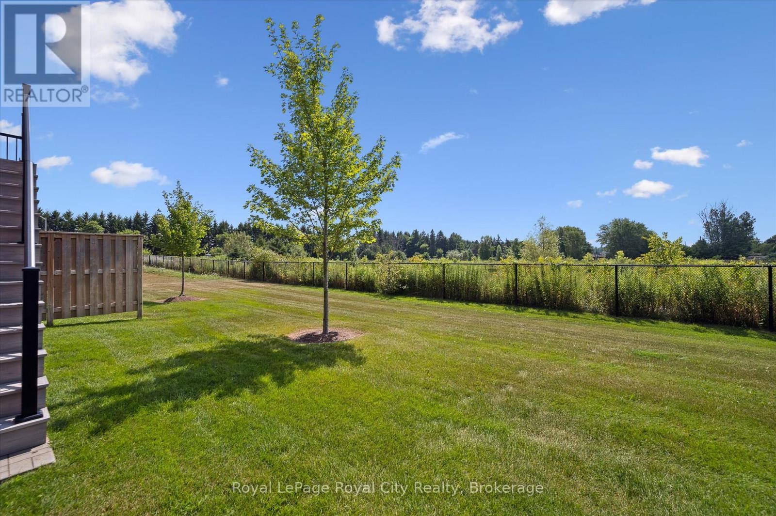 












113 ABERDEEN STREET

,
Centre Wellington (Fergus),




Ontario
N1M0B8

