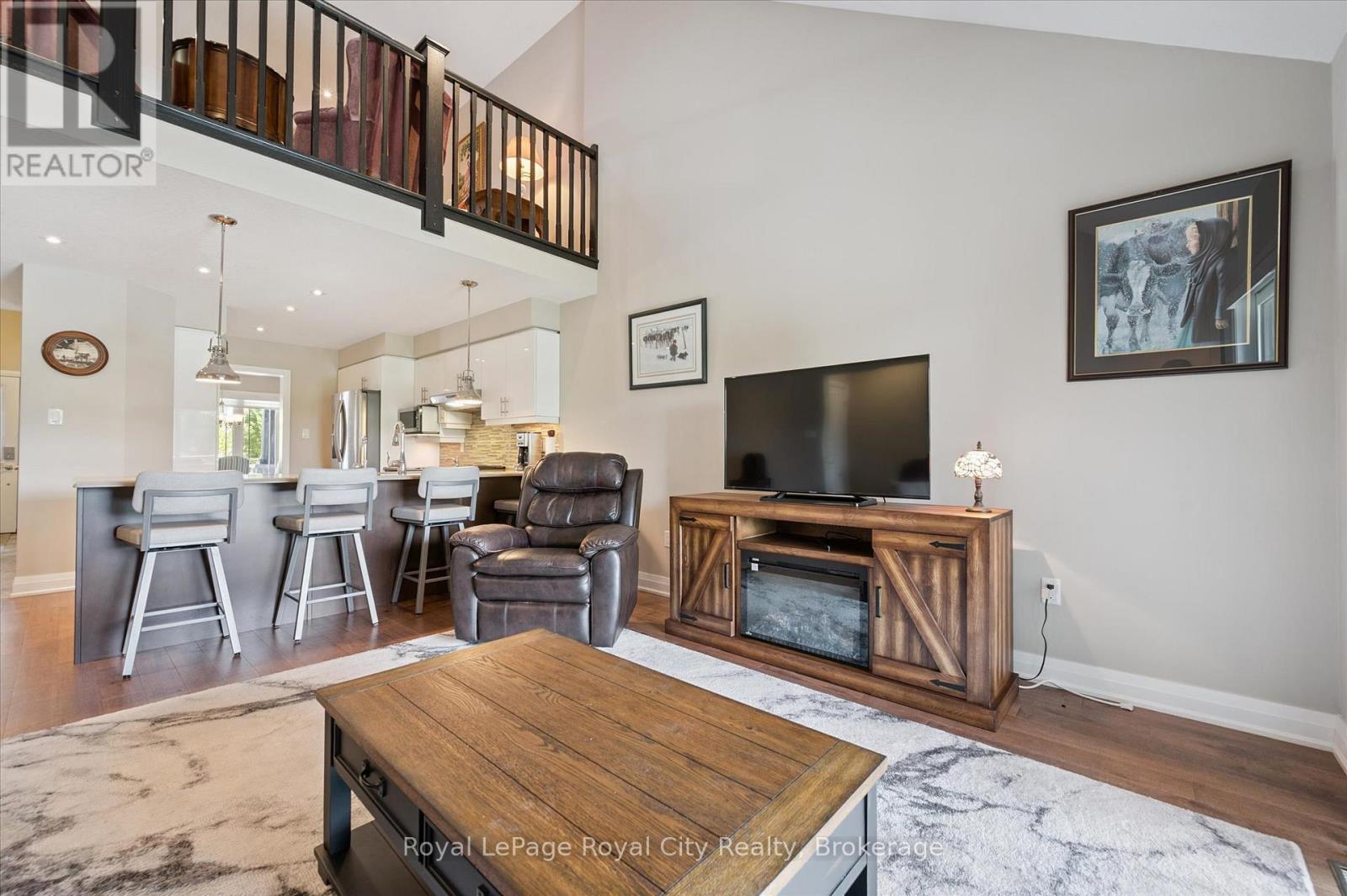 












113 ABERDEEN STREET

,
Centre Wellington (Fergus),




Ontario
N1M0B8

