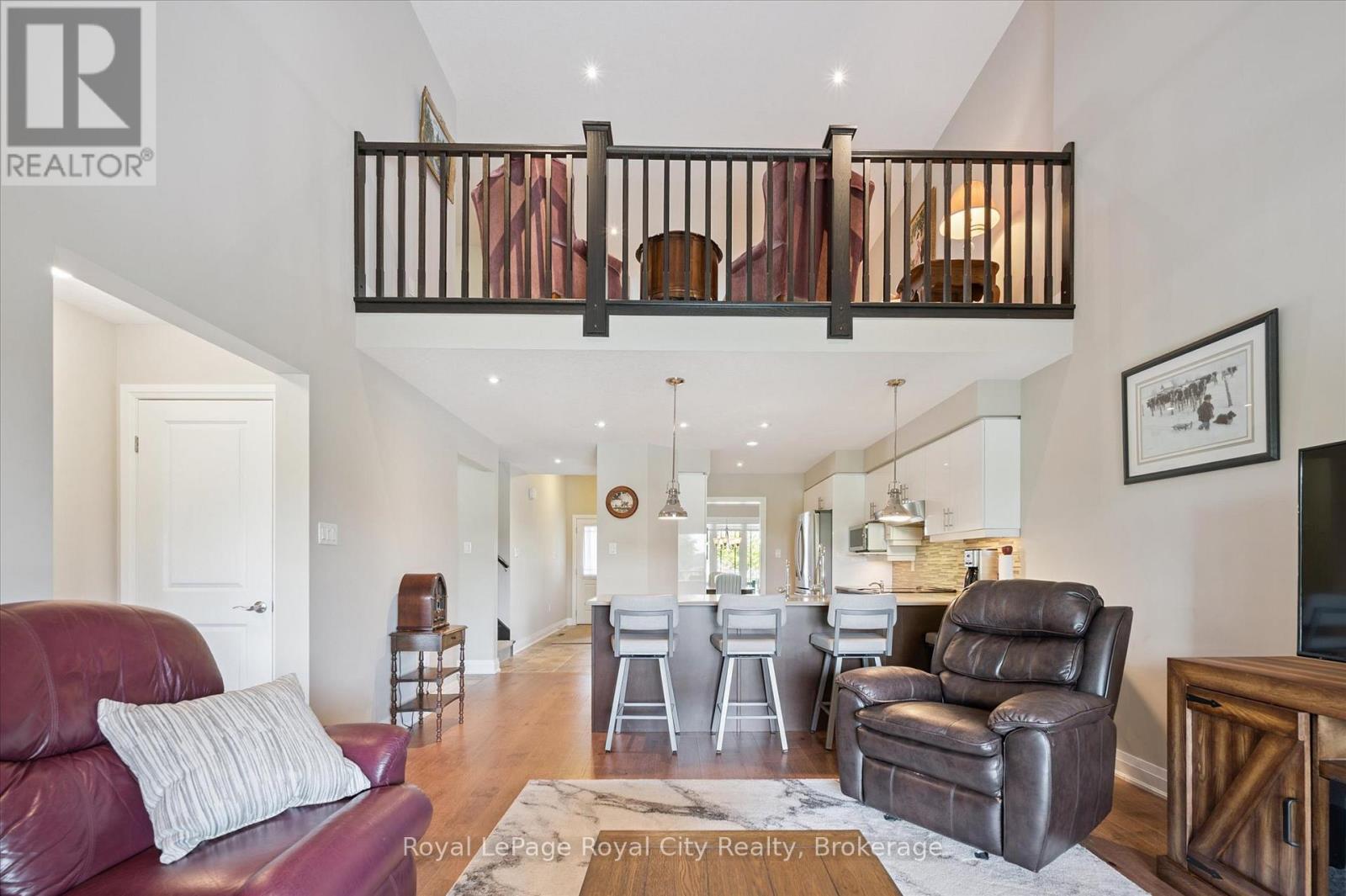 












113 ABERDEEN STREET

,
Centre Wellington (Fergus),




Ontario
N1M0B8

