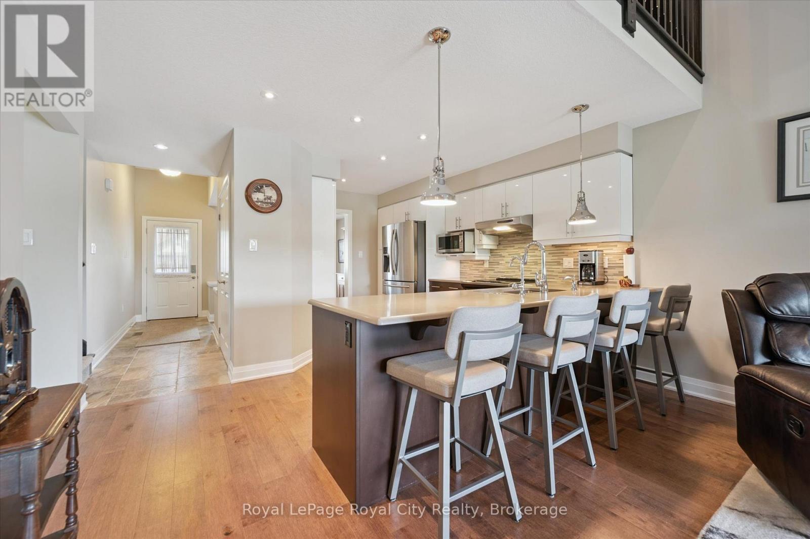 












113 ABERDEEN STREET

,
Centre Wellington (Fergus),




Ontario
N1M0B8

