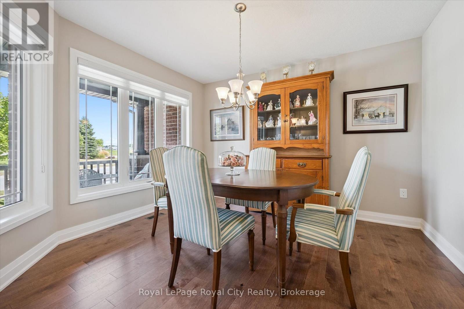 












113 ABERDEEN STREET

,
Centre Wellington (Fergus),




Ontario
N1M0B8

