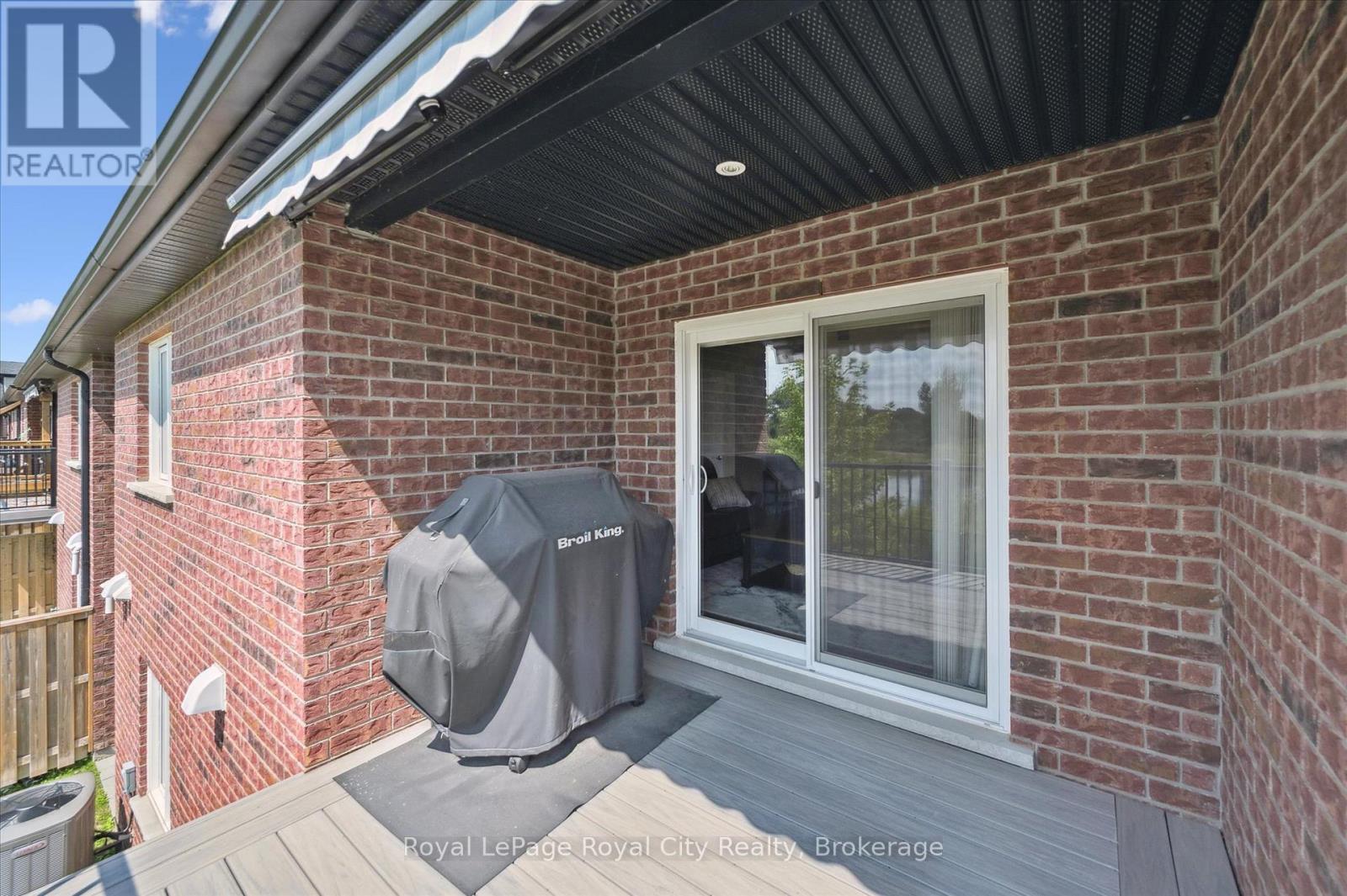 












113 ABERDEEN STREET

,
Centre Wellington (Fergus),




Ontario
N1M0B8

