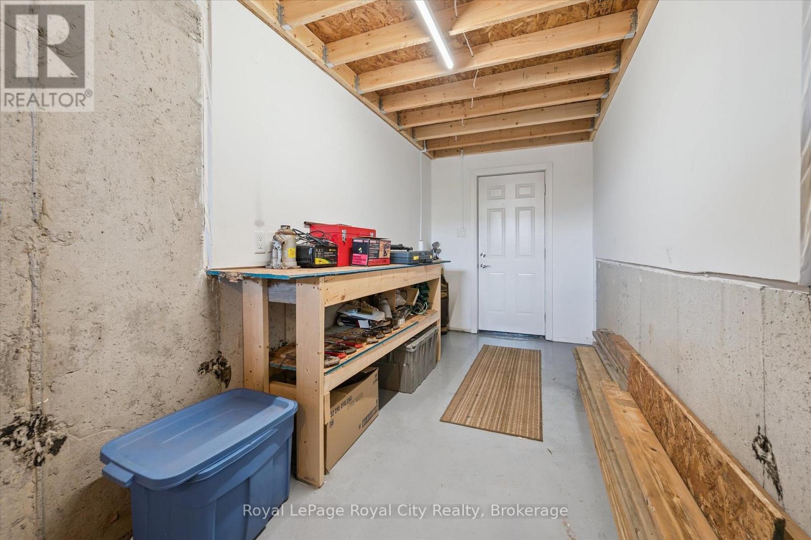 












113 ABERDEEN STREET

,
Centre Wellington (Fergus),




Ontario
N1M0B8


