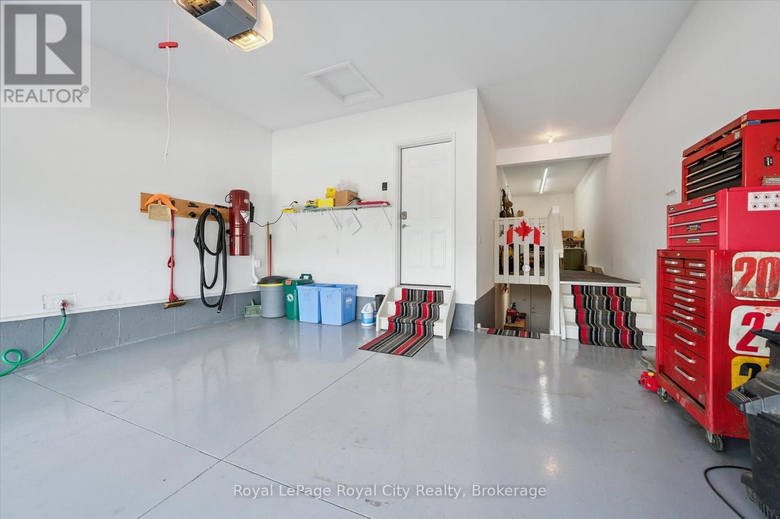 












113 ABERDEEN STREET

,
Centre Wellington (Fergus),




Ontario
N1M0B8

