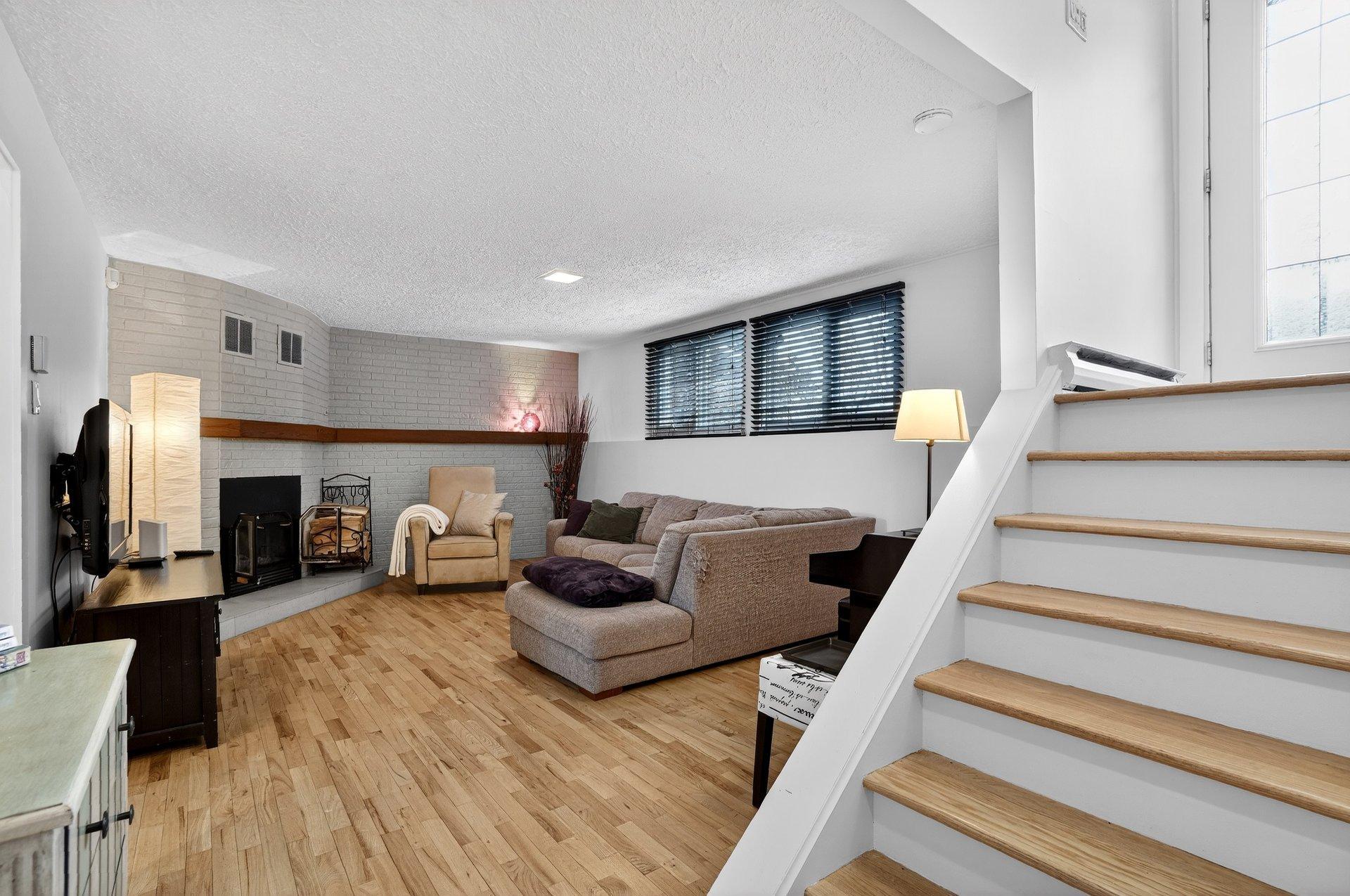 









2625


Av. de la Volière

,
Laval (Sainte-Rose),




QC
H7L3V6

