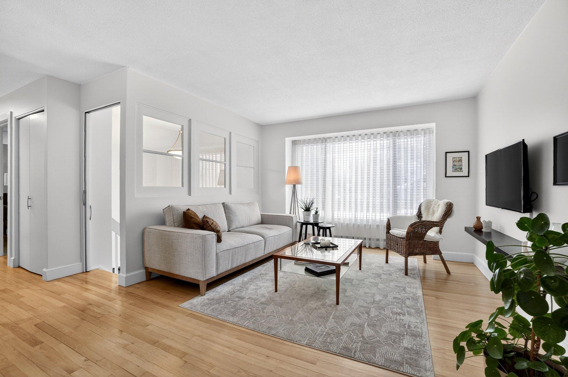 









2625


Av. de la Volière

,
Laval (Sainte-Rose),




QC
H7L3V6

