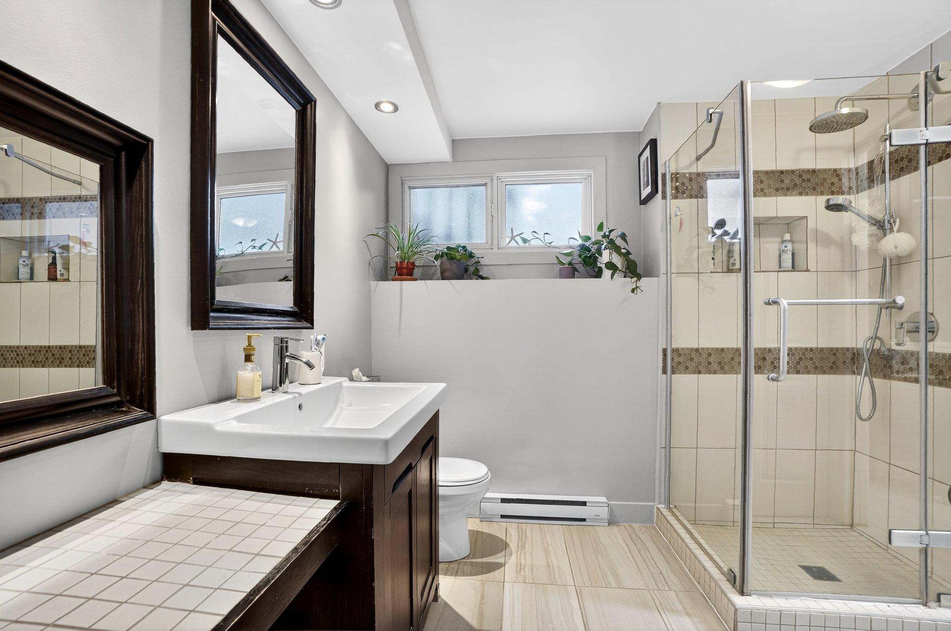 









2625


Av. de la Volière

,
Laval (Sainte-Rose),




QC
H7L3V6

