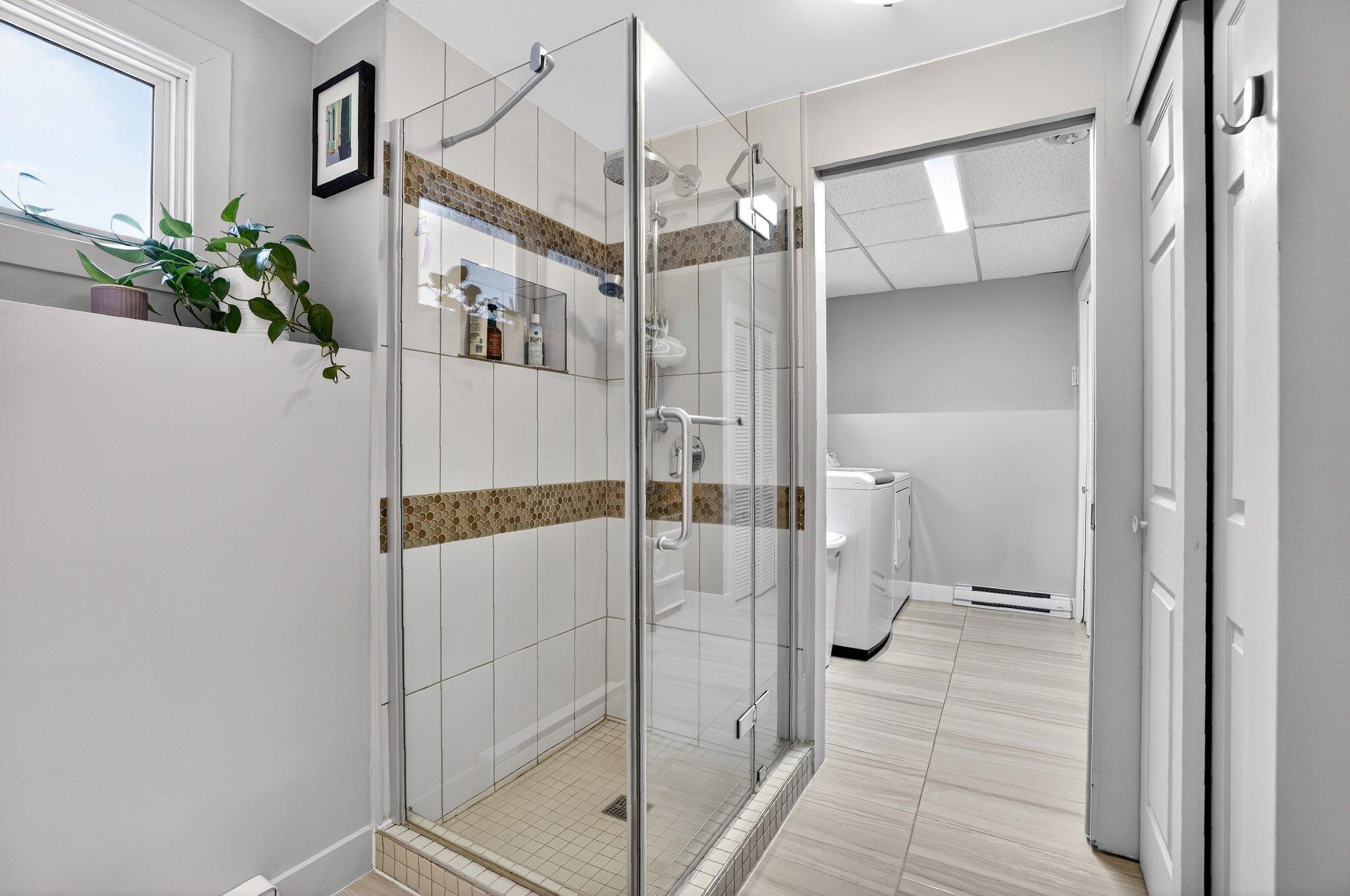 









2625


Av. de la Volière

,
Laval (Sainte-Rose),




QC
H7L3V6

