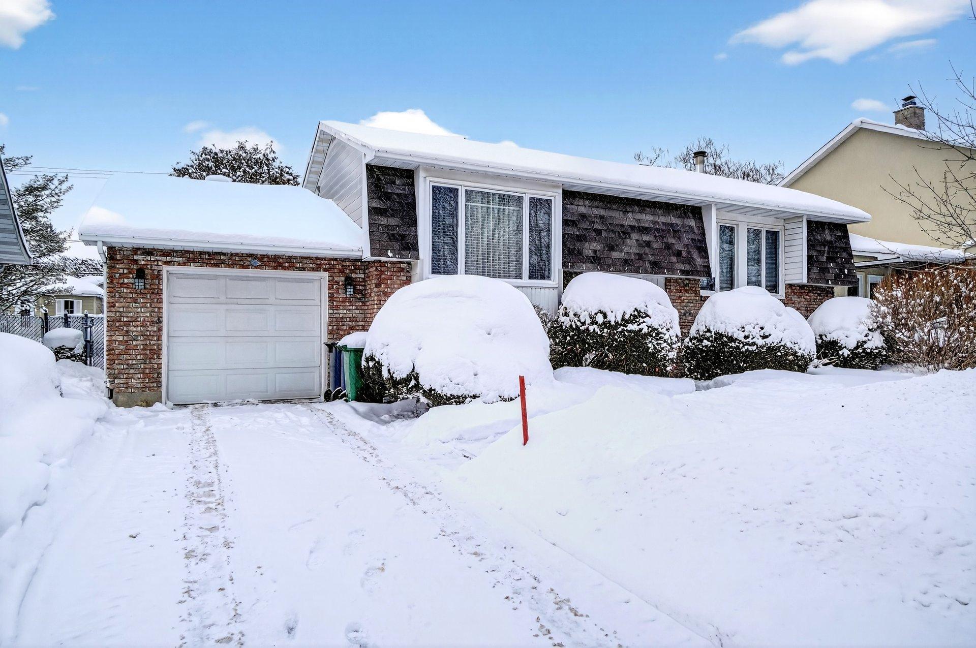 









2625


Av. de la Volière

,
Laval (Sainte-Rose),




QC
H7L3V6

