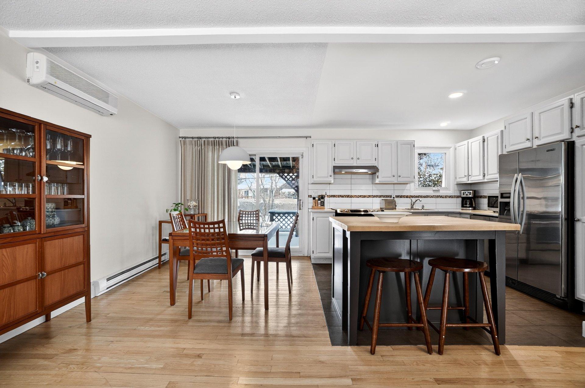 









2625


Av. de la Volière

,
Laval (Sainte-Rose),




QC
H7L3V6

