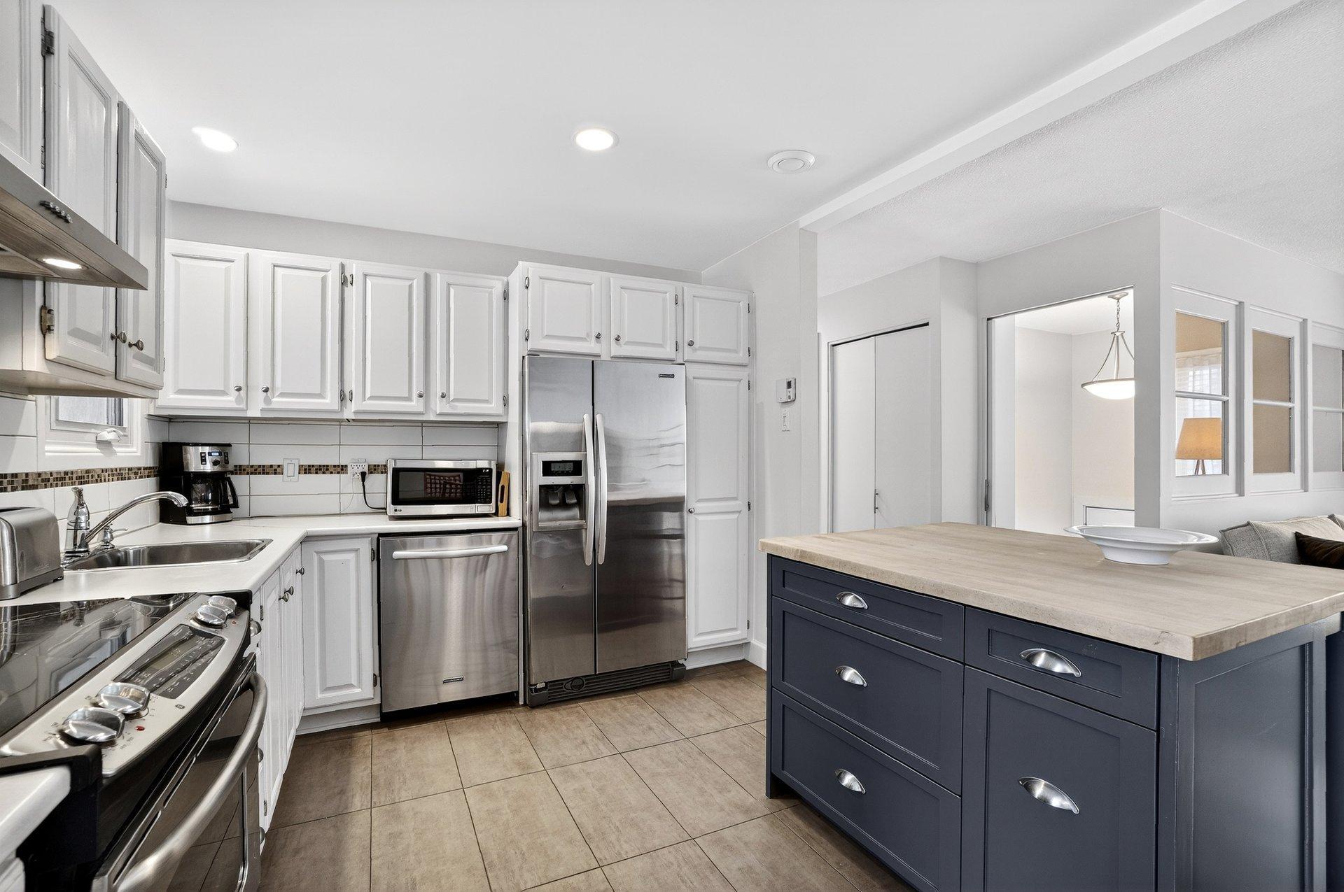 









2625


Av. de la Volière

,
Laval (Sainte-Rose),




QC
H7L3V6

