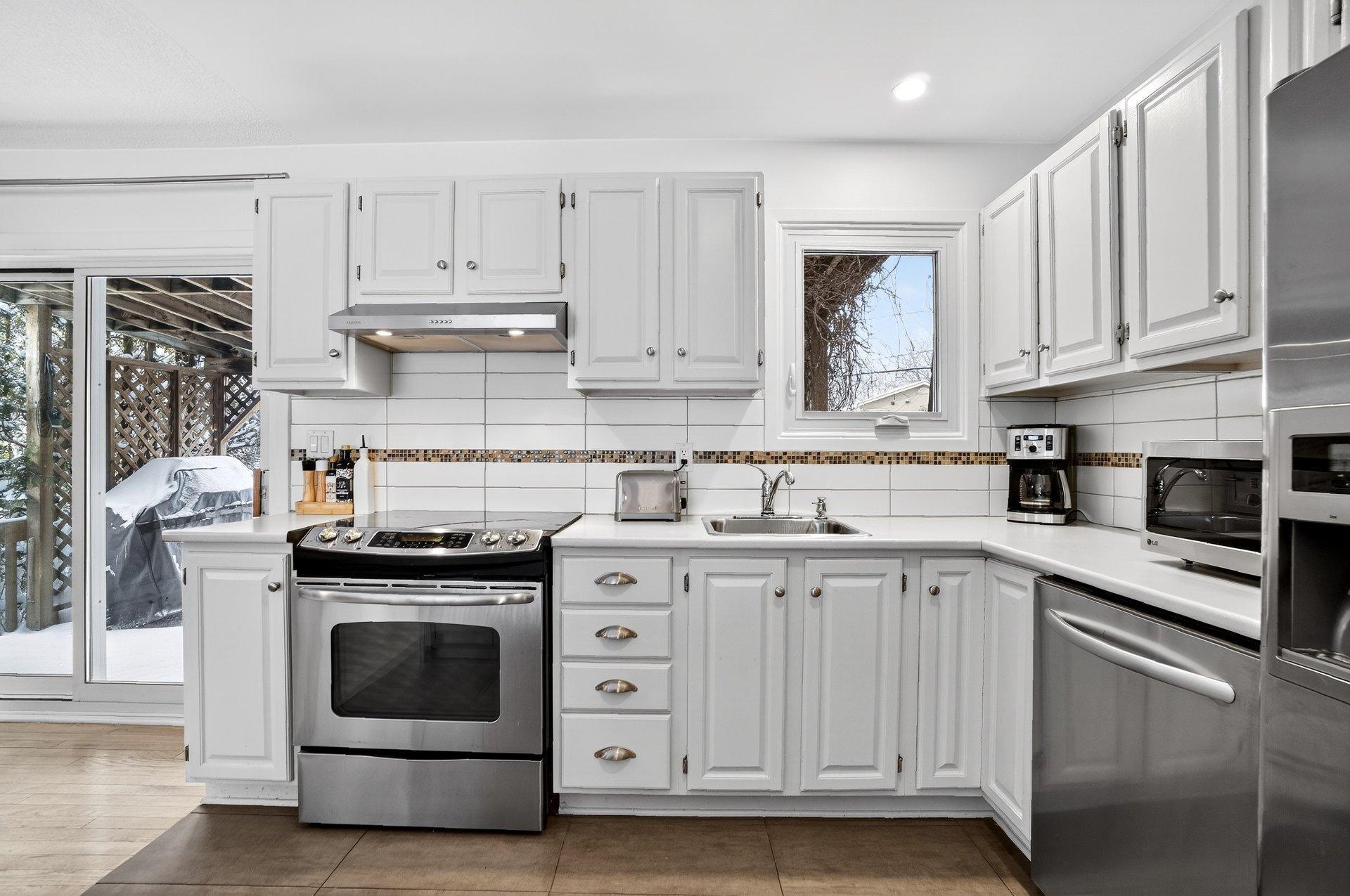 









2625


Av. de la Volière

,
Laval (Sainte-Rose),




QC
H7L3V6

