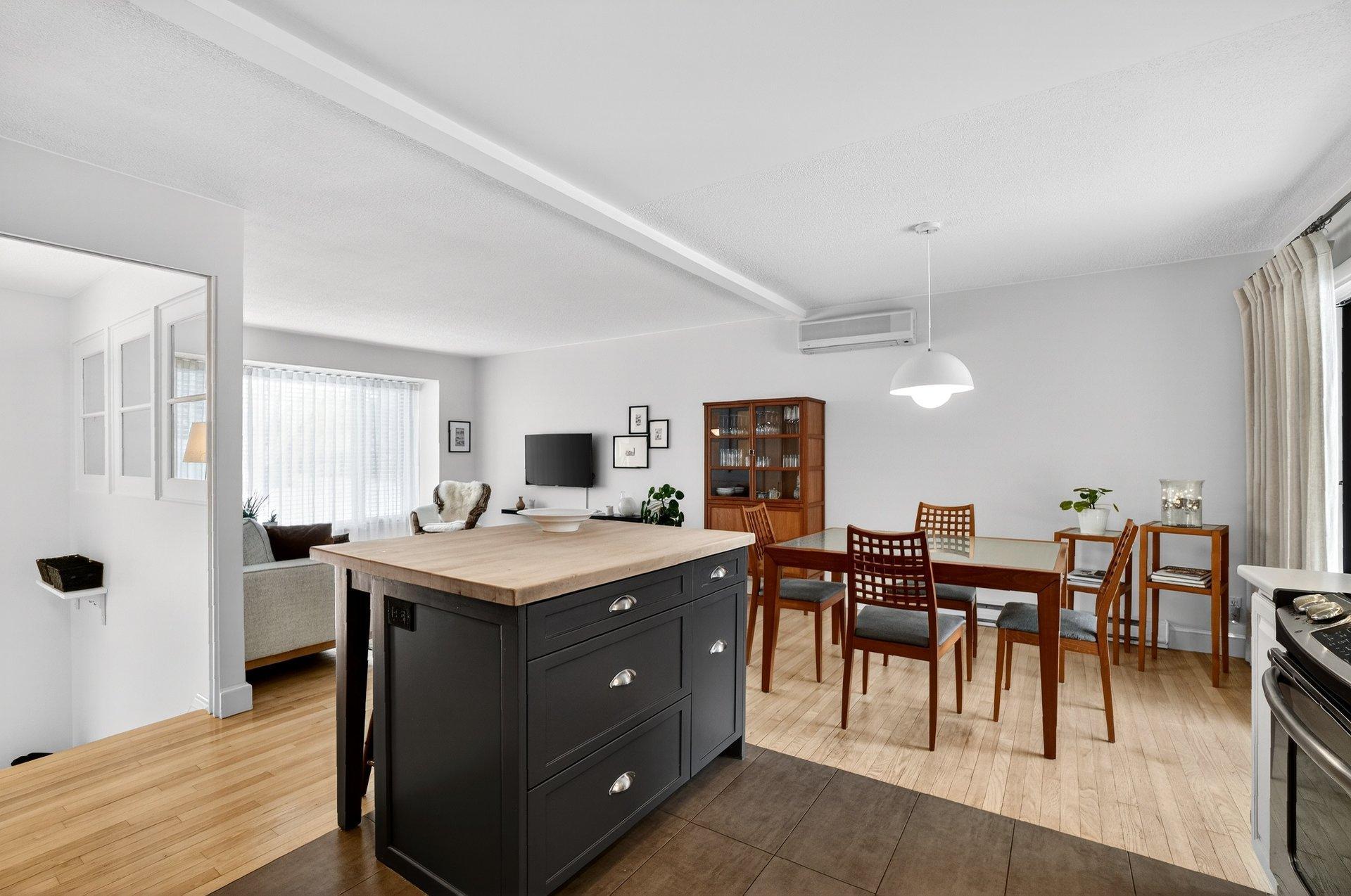 









2625


Av. de la Volière

,
Laval (Sainte-Rose),




QC
H7L3V6

